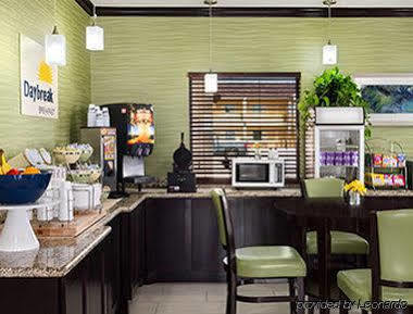 Days Inn Pearsall Extérieur photo