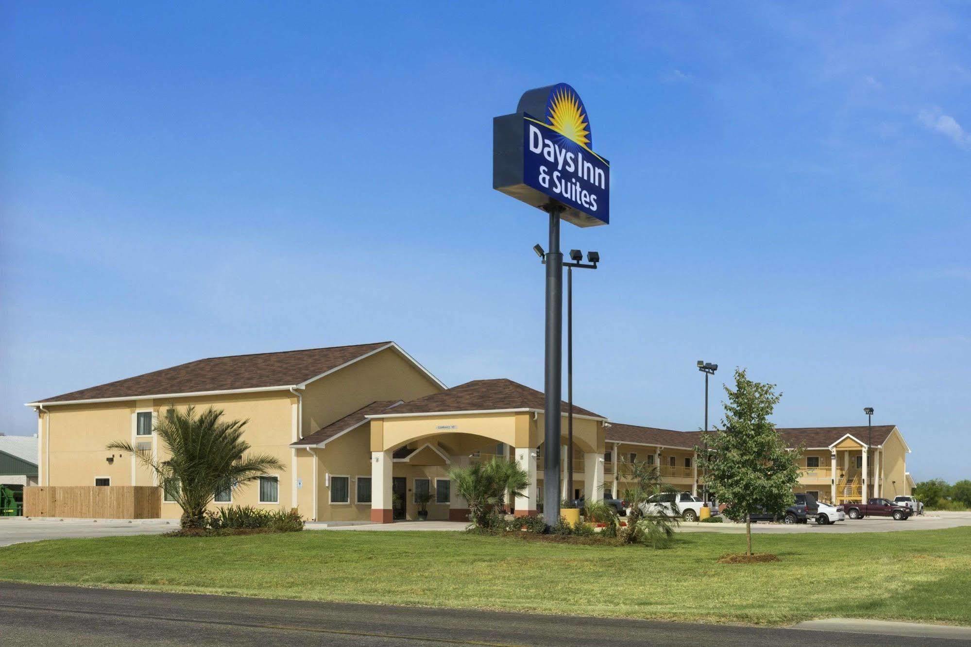 Days Inn Pearsall Extérieur photo