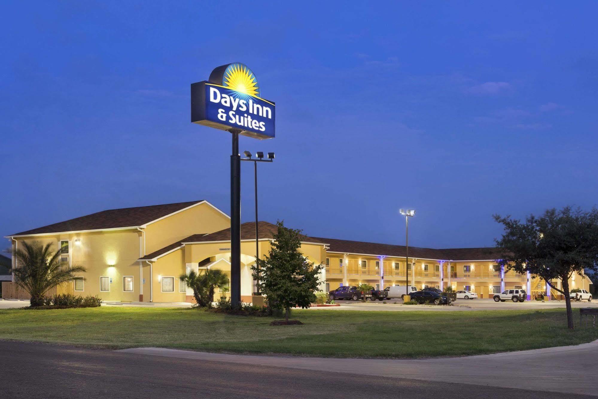 Days Inn Pearsall Extérieur photo